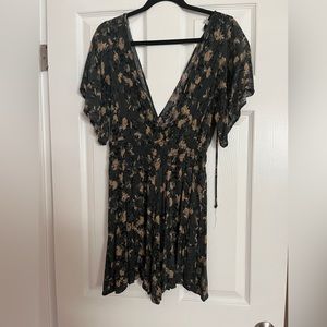 Patterned romper, size medium